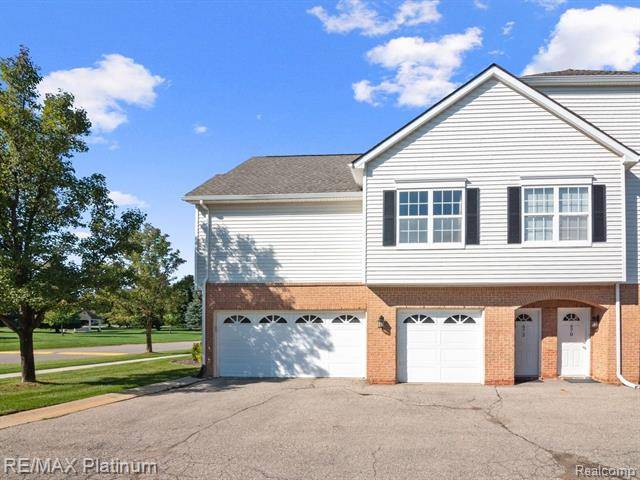 Howell, MI 48855,672 OLDE ENGLISH CIR