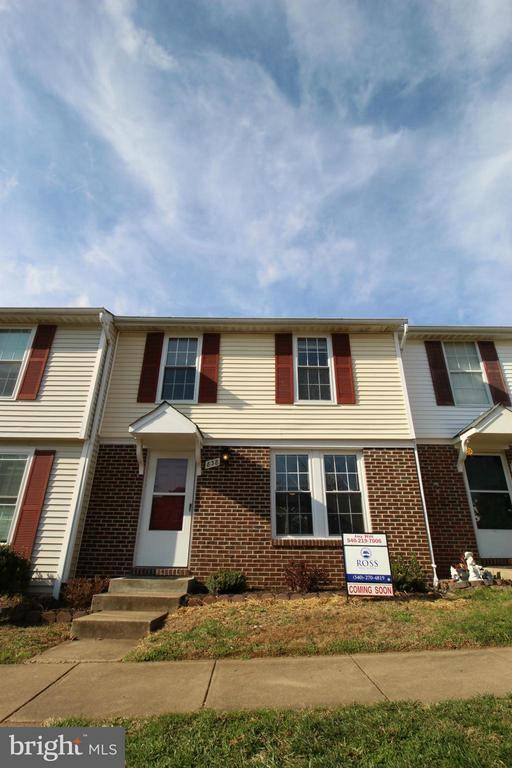 Warrenton, VA 20186,838 OAK LEAF CT