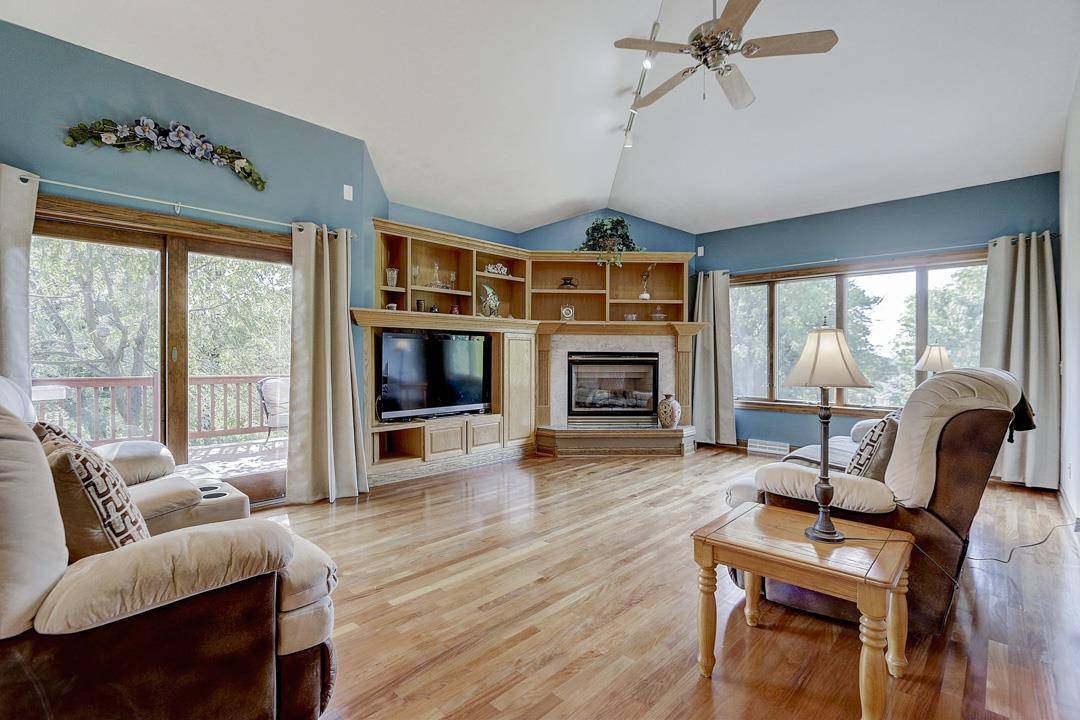 6191 Stony Hill Dr, Oregon, WI 53575