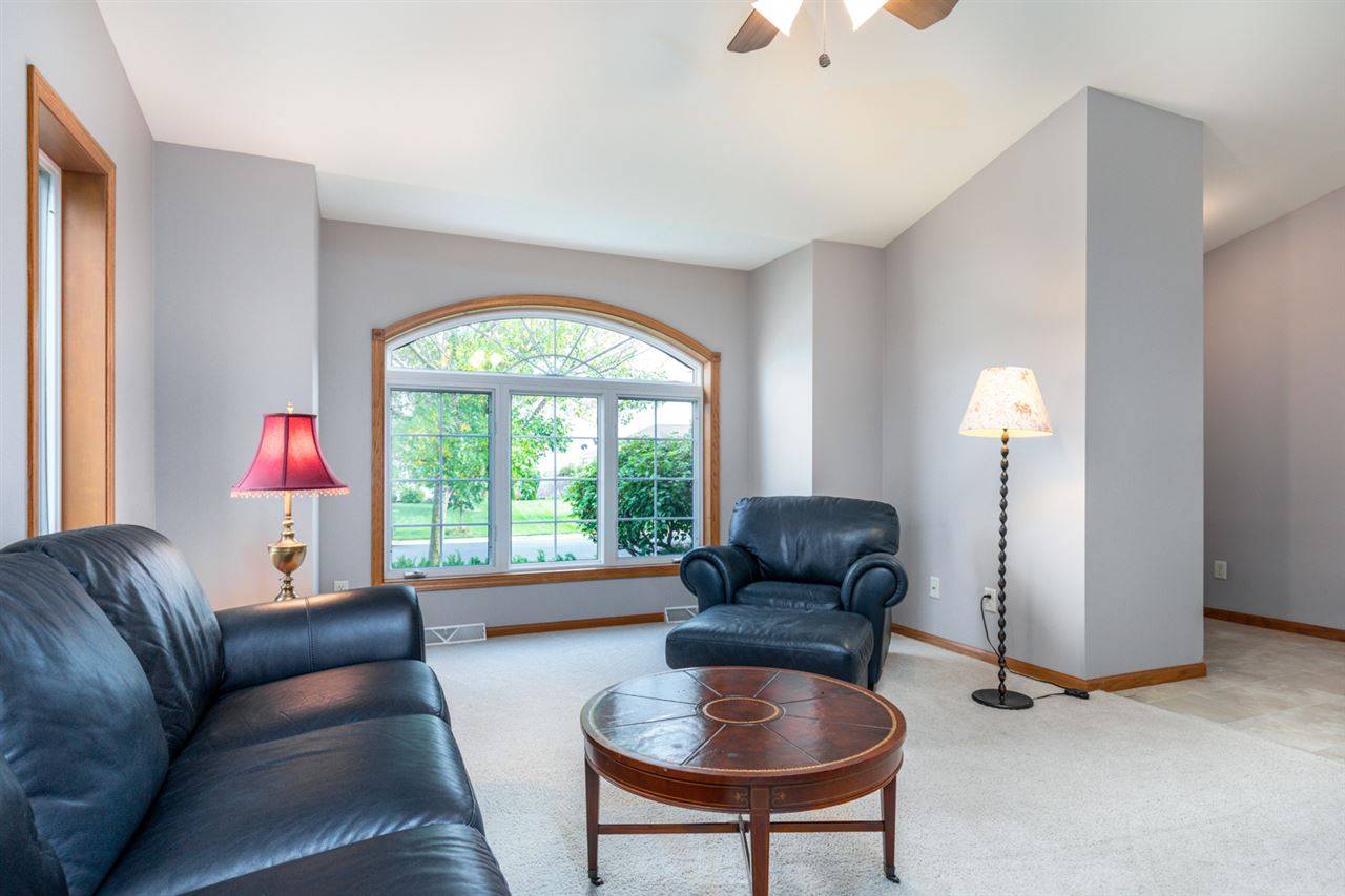 3246 Bookham Dr, Sun Prairie, WI 53590
