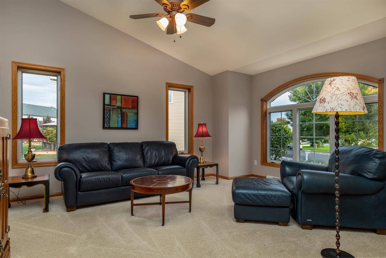 3246 Bookham Dr, Sun Prairie, WI 53590