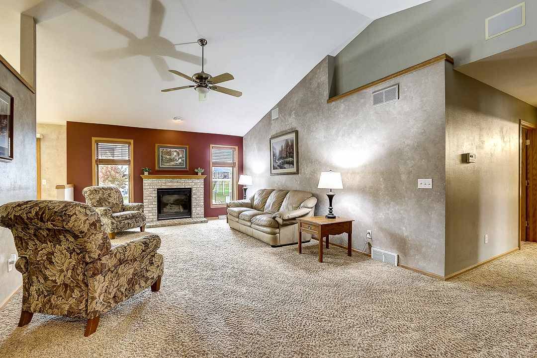 Oregon, WI 53575,695 Stonebriar Ln