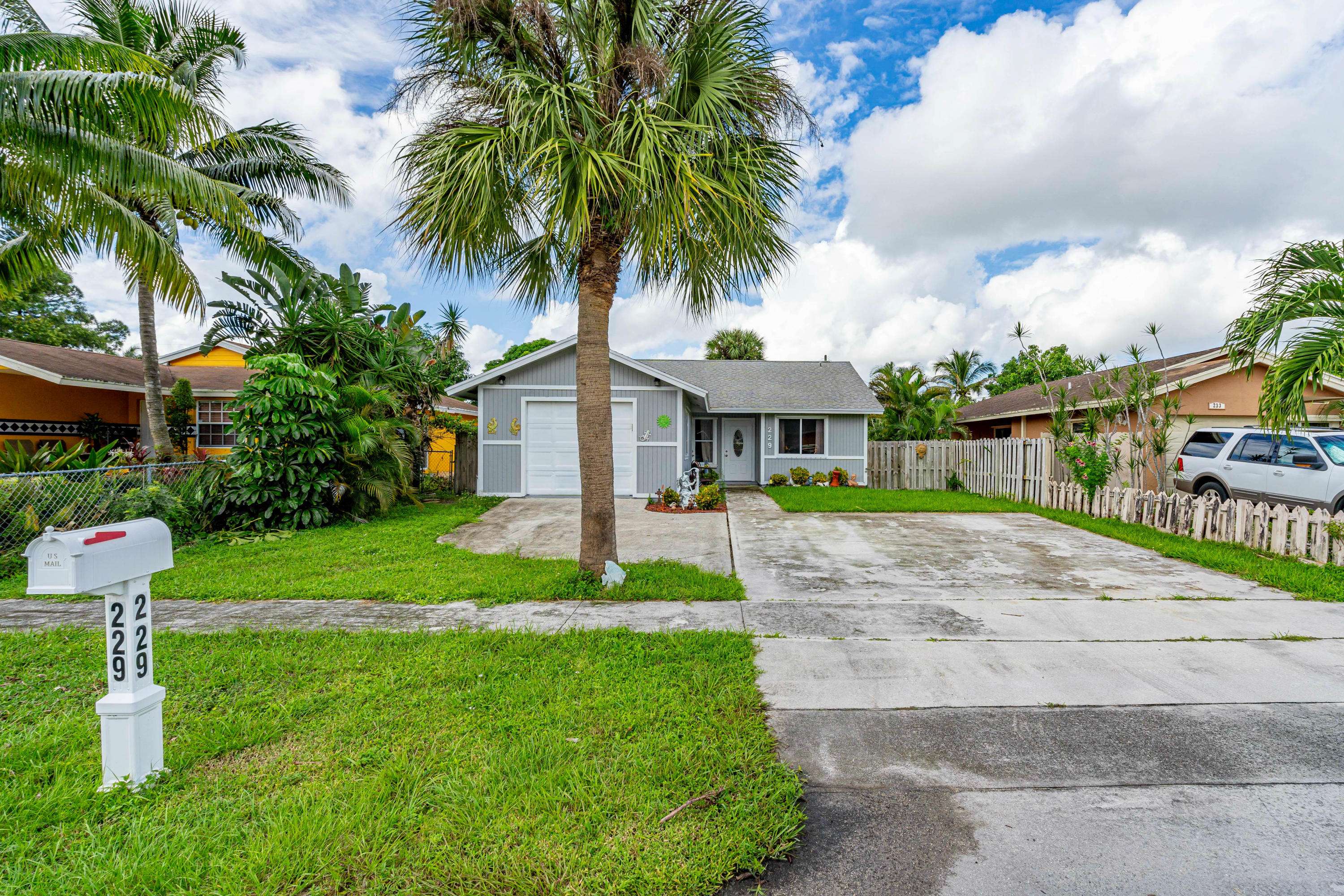 Greenacres, FL 33463,229 Perry AVE