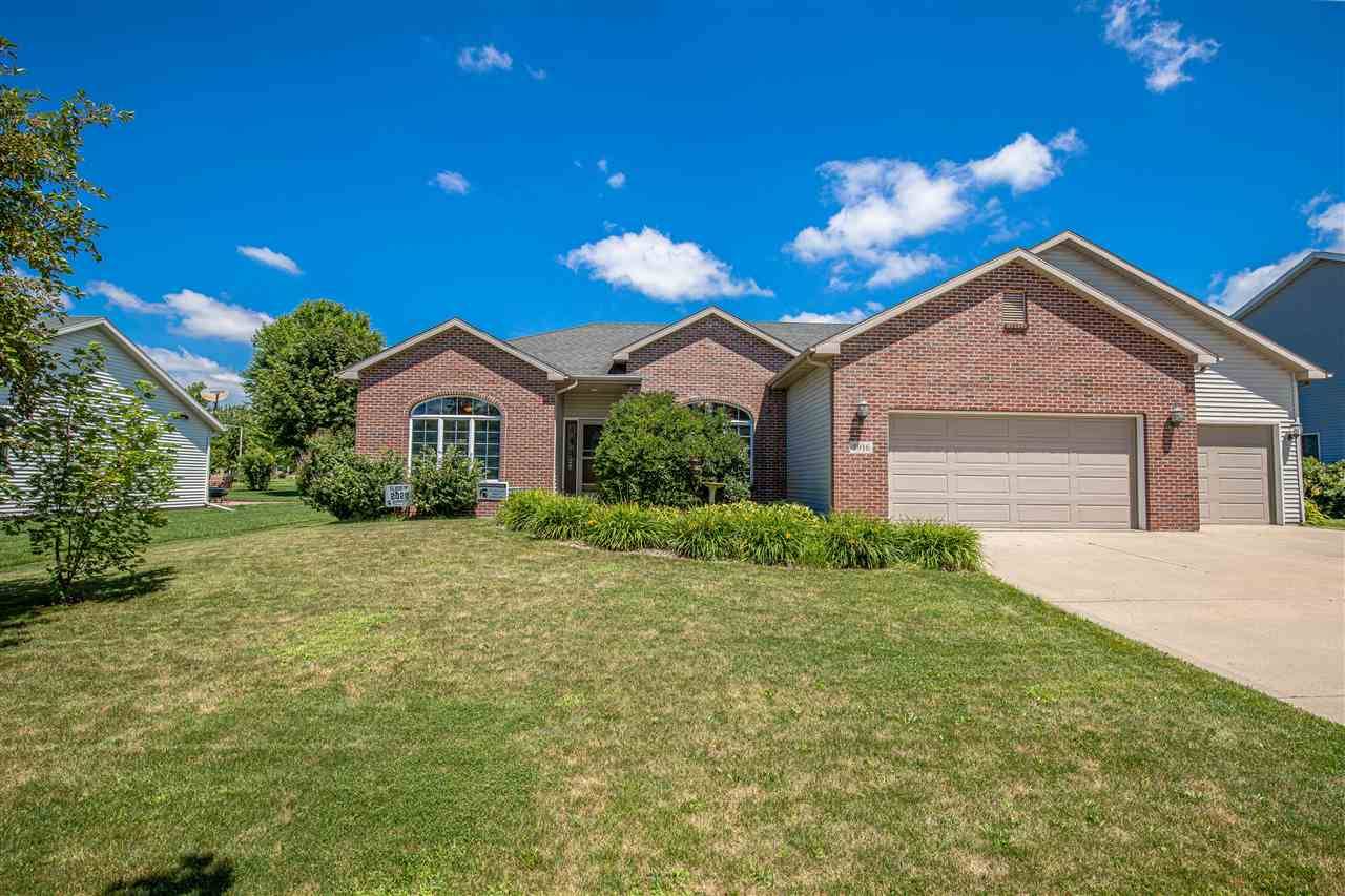 5916 PRAIRIE WOOD DR, Mcfarland, WI 53558