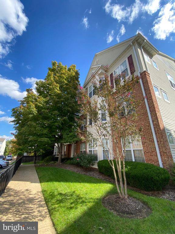 Alexandria, VA 22312,6475 CHEYENNE DR #302