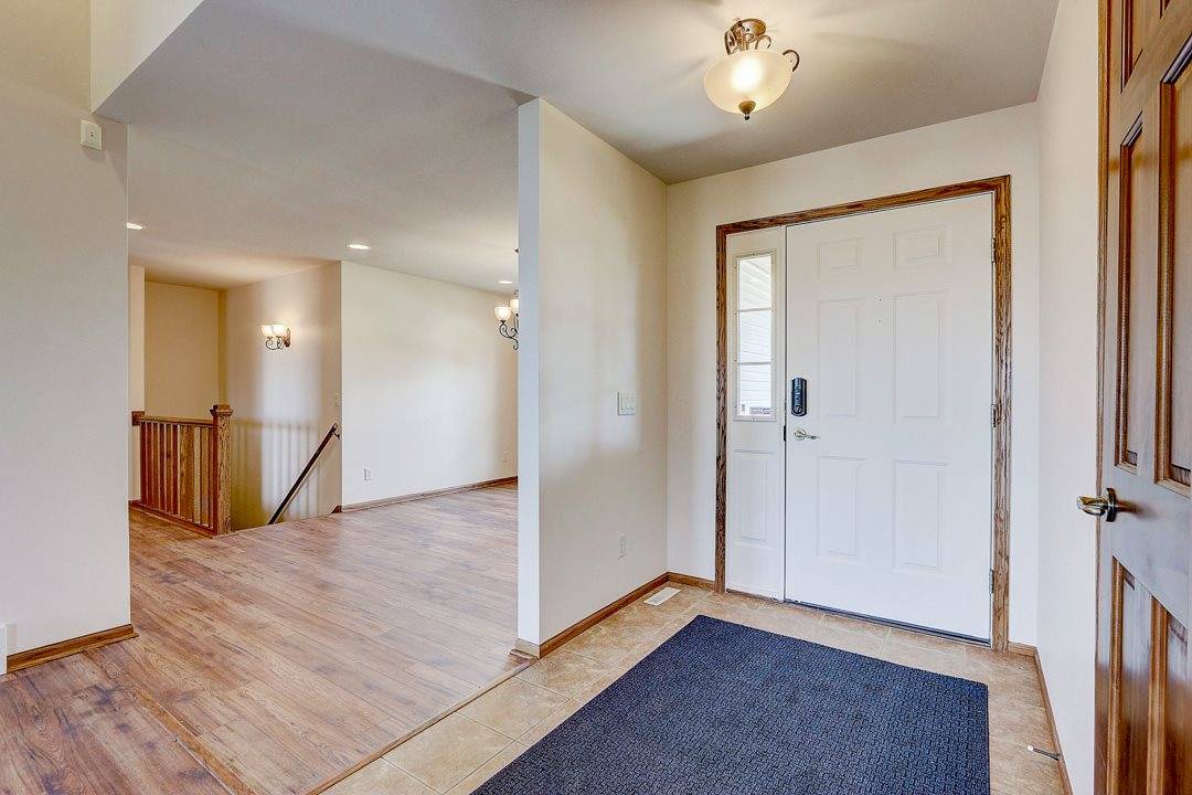 10 Bradbury Ct, Madison, WI 53719