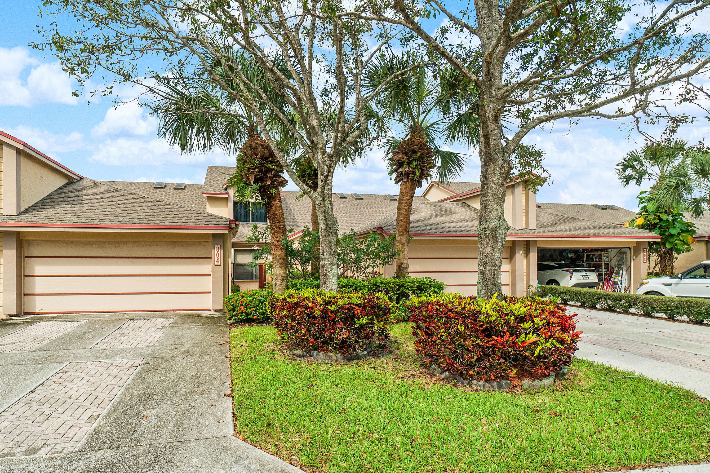 Greenacres, FL 33413,806 Landings BLVD 806