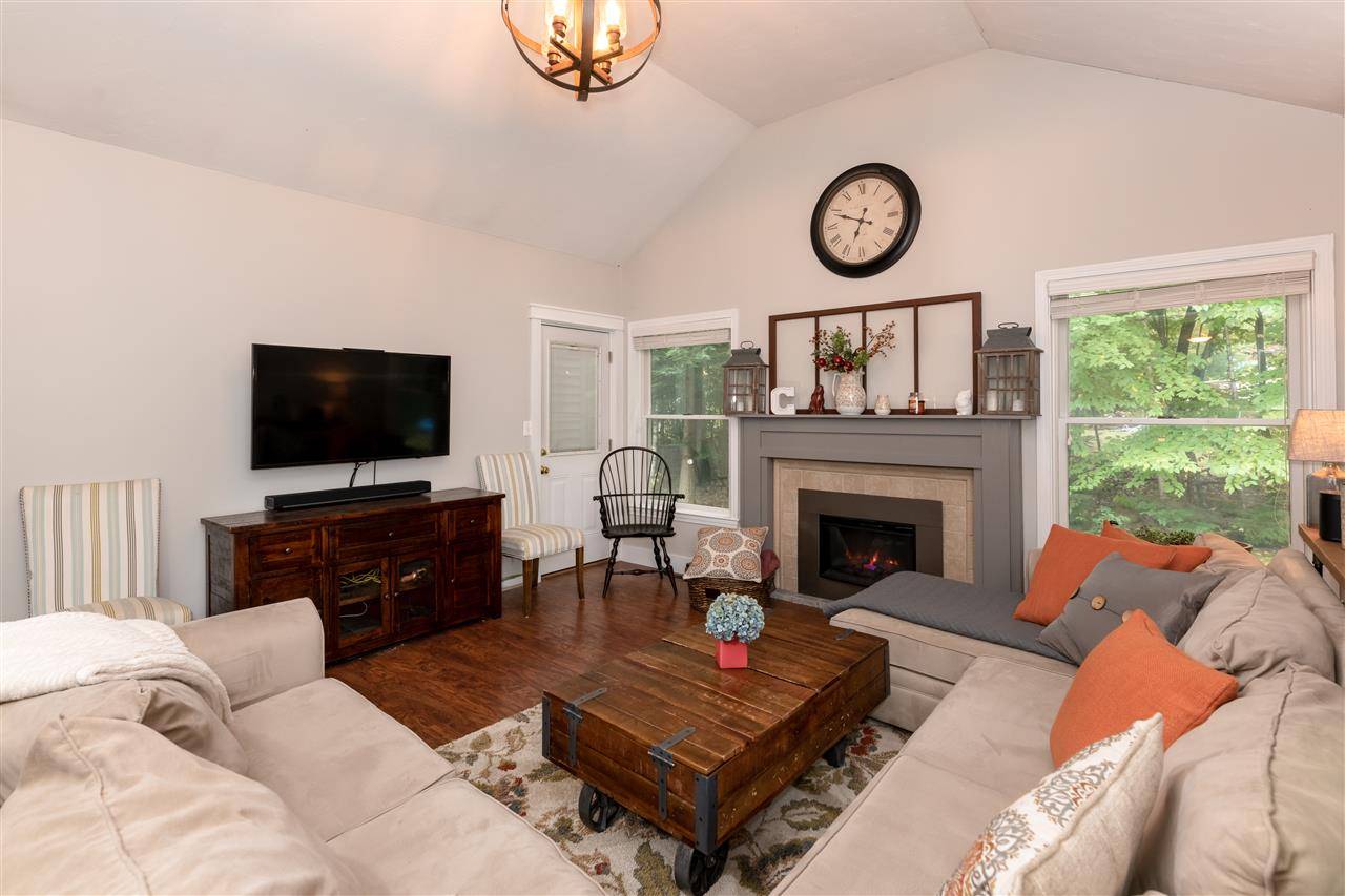 Laconia, NH 03246,181 Hillcrest DR