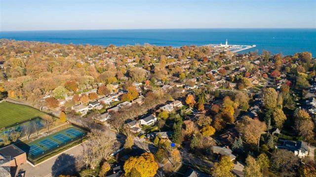 Grosse Pointe Woods, MI 48236,578 HIDDEN LN