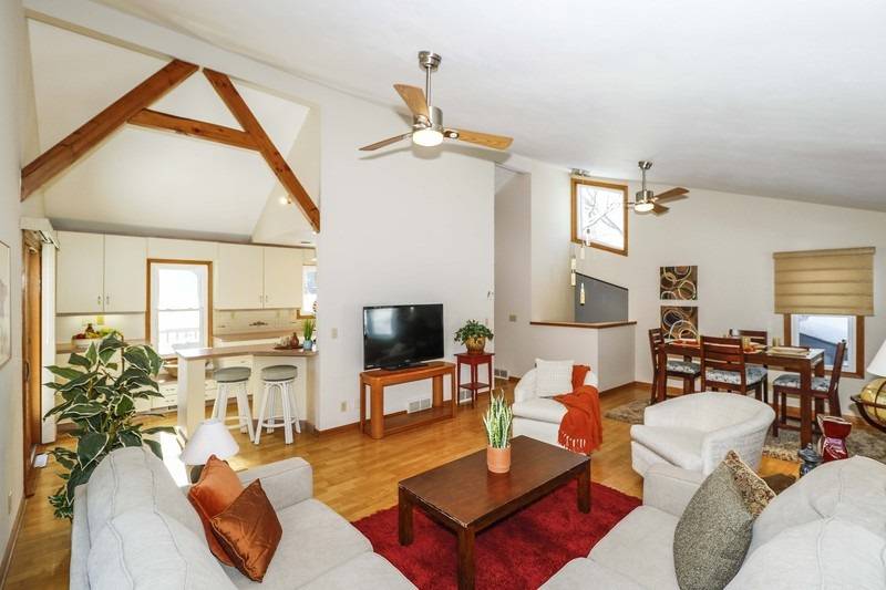 1729 LAUREL CREST, Madison, WI 53705