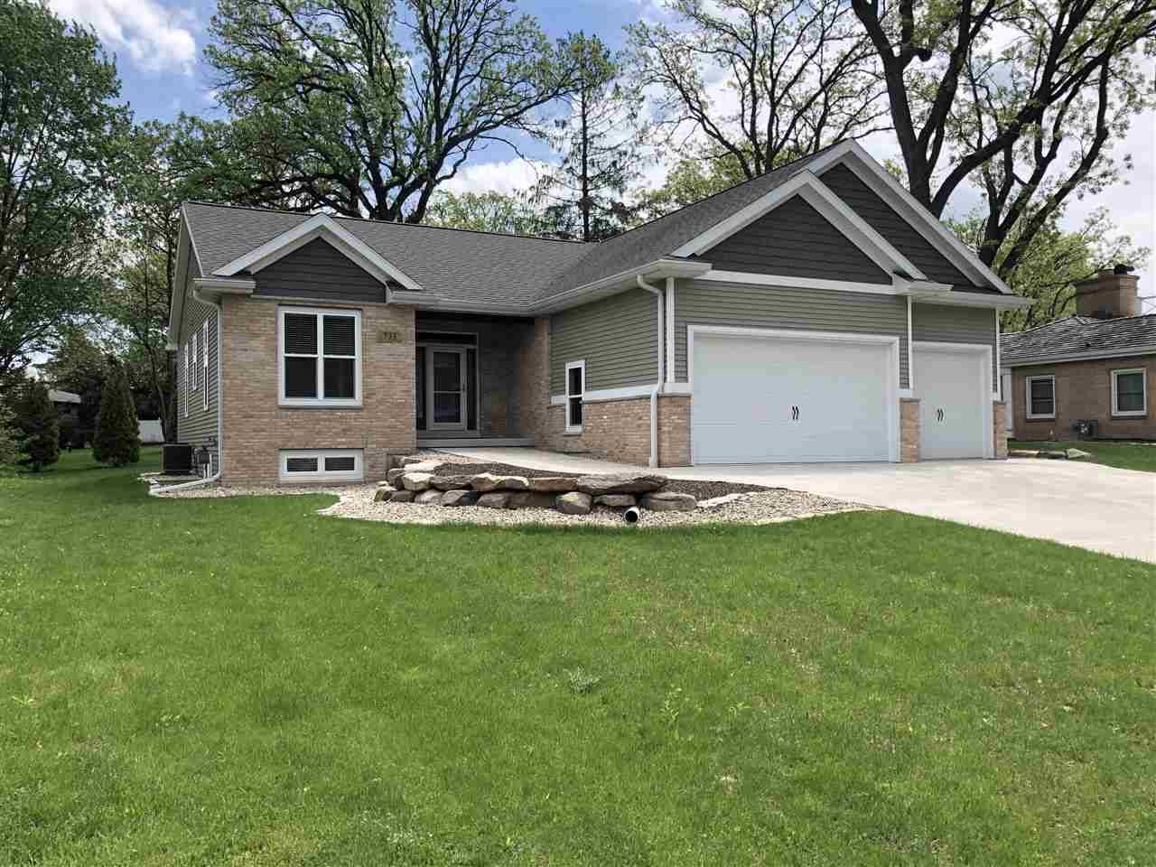 Sun Prairie, WI 53590,733 Woodland Dr