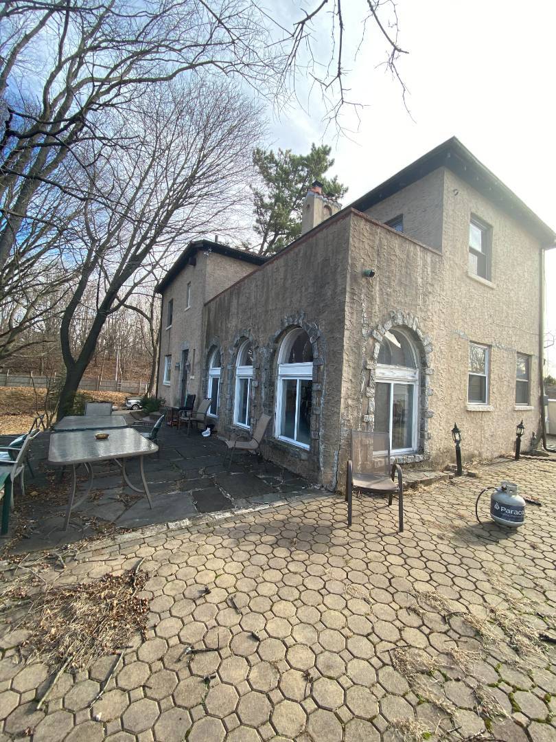 Staten Island, NY 10305,10 Manorville Ct