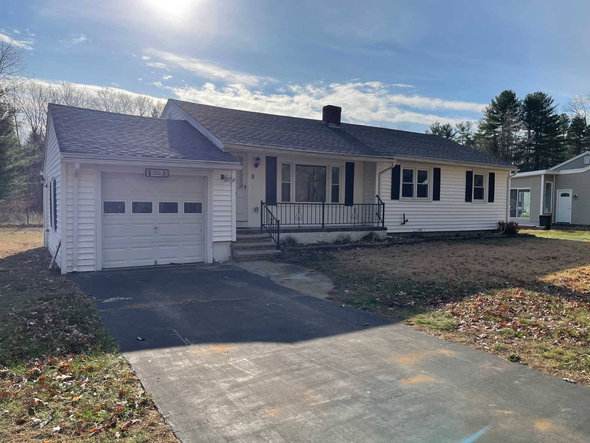 Plaistow, NH 03865,5 Woodland DR