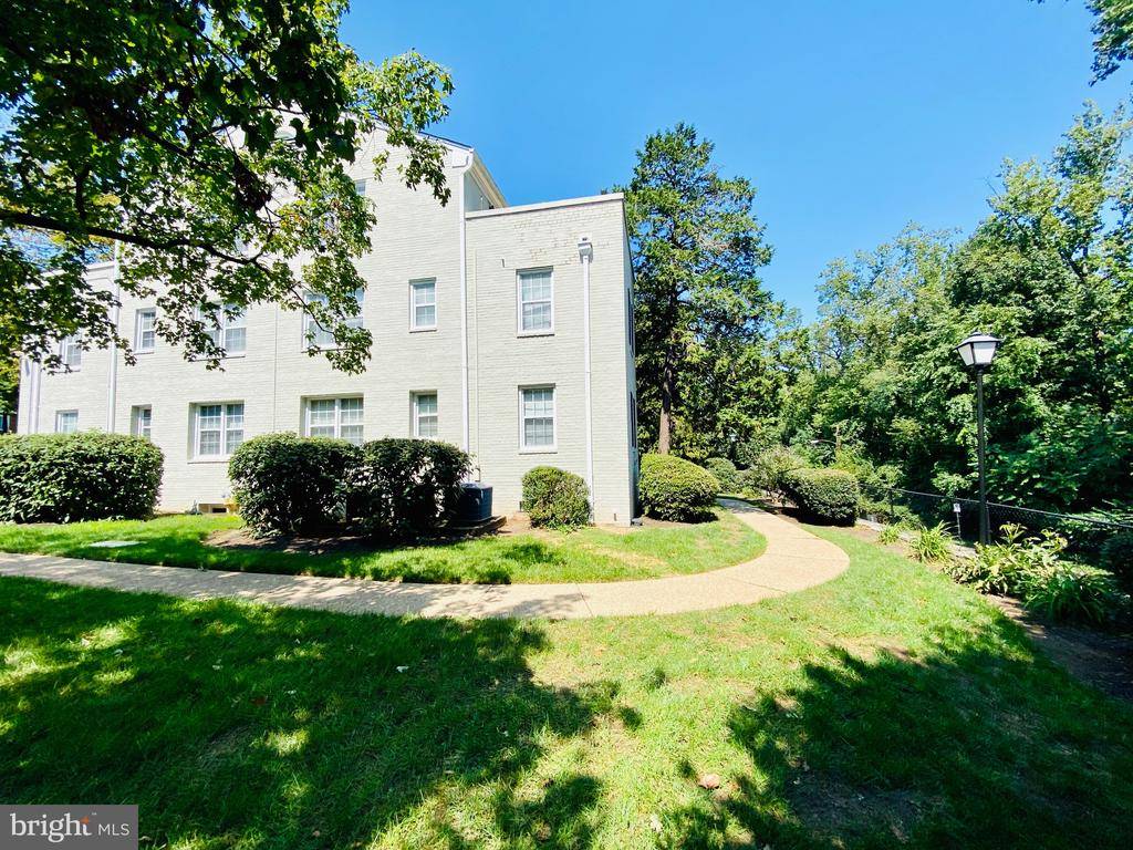 Arlington, VA 22204,824 S ARLINGTON MILL DR #202