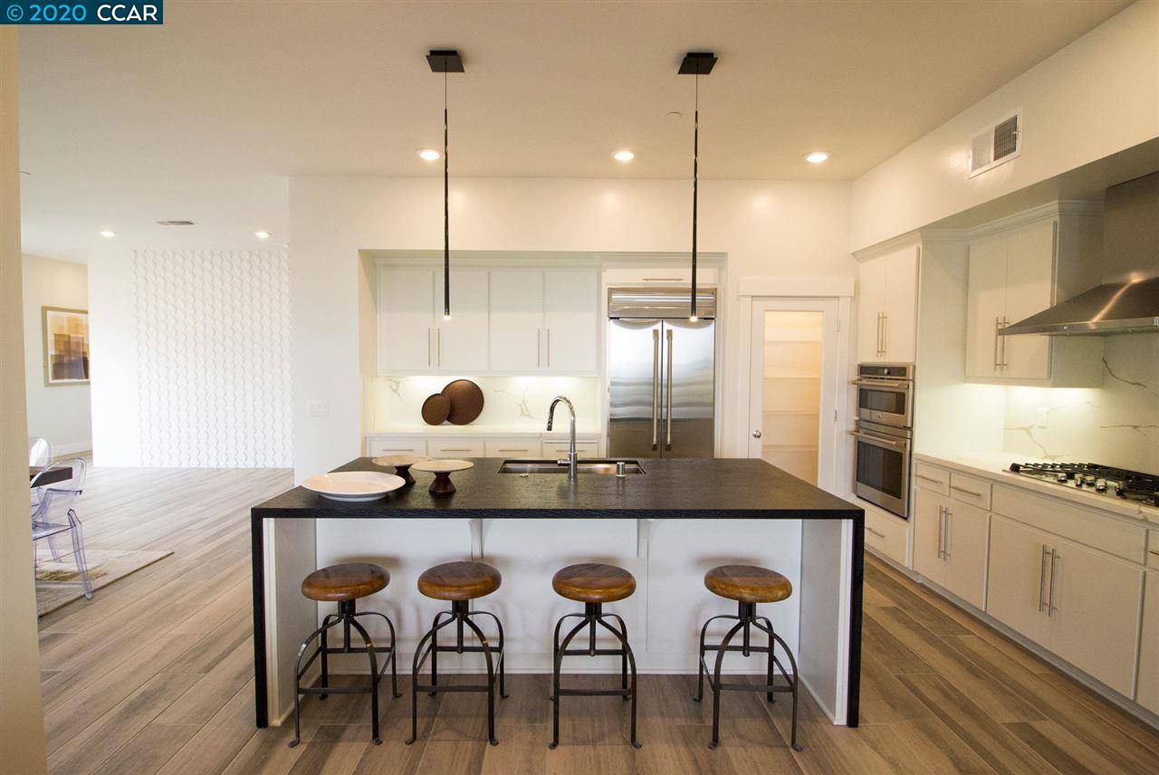 Oakland, CA 94605,6795 Skyview Dr