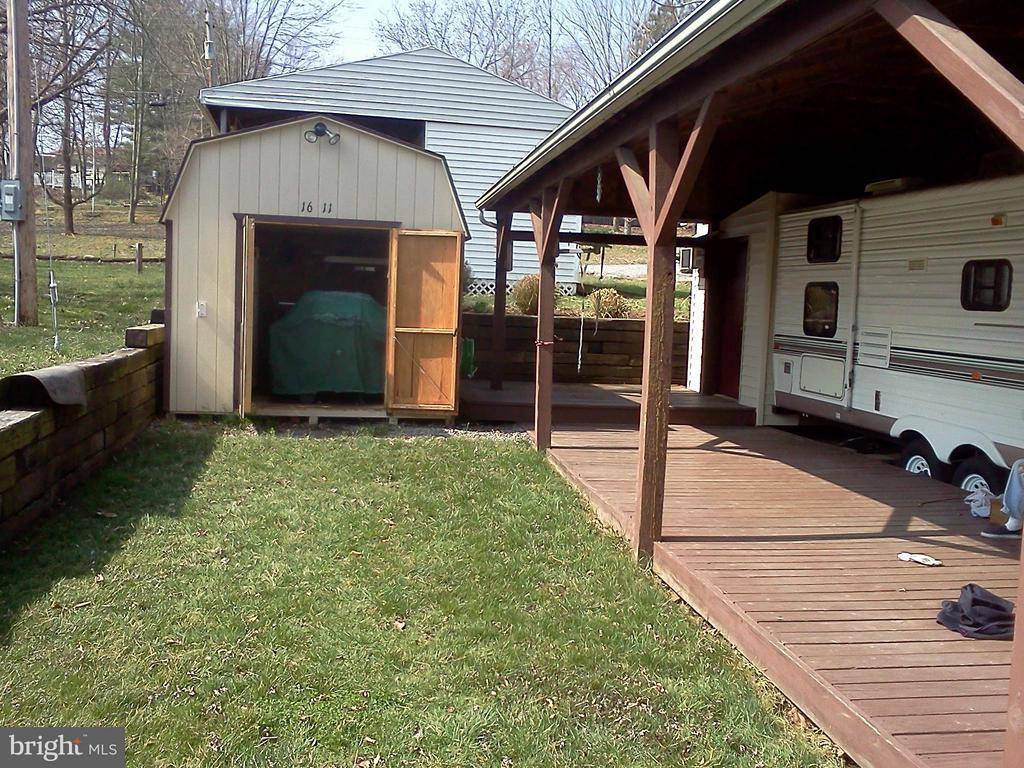 Falling Waters, WV 25419,16-11 DEER LN