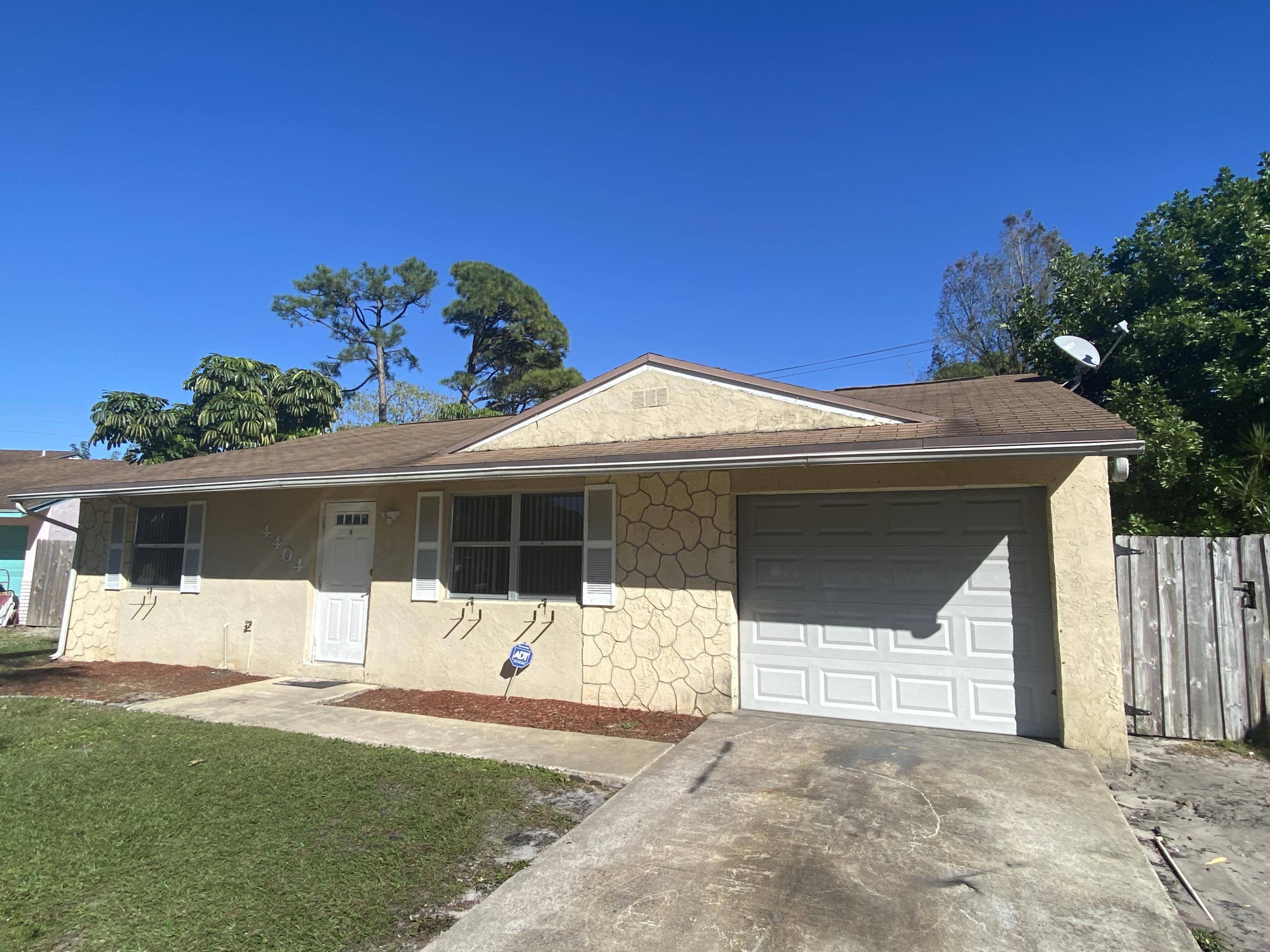 Greenacres, FL 33463,4404 Nicia WAY