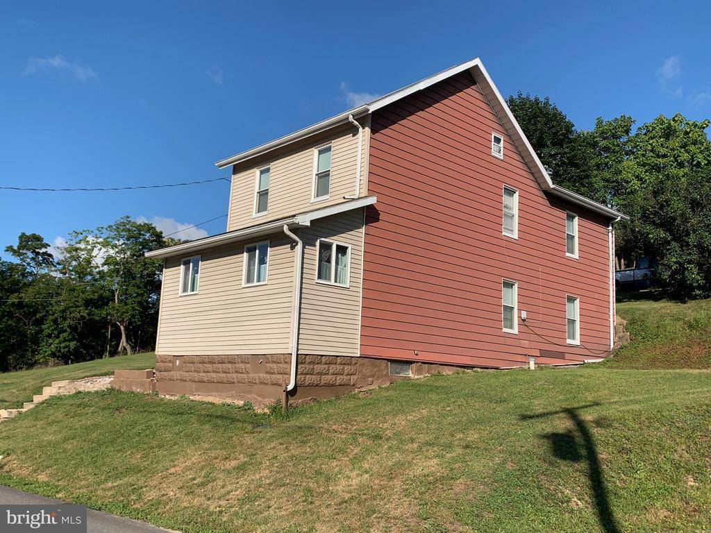 Lehighton, PA 18235,28 E 2ND ST