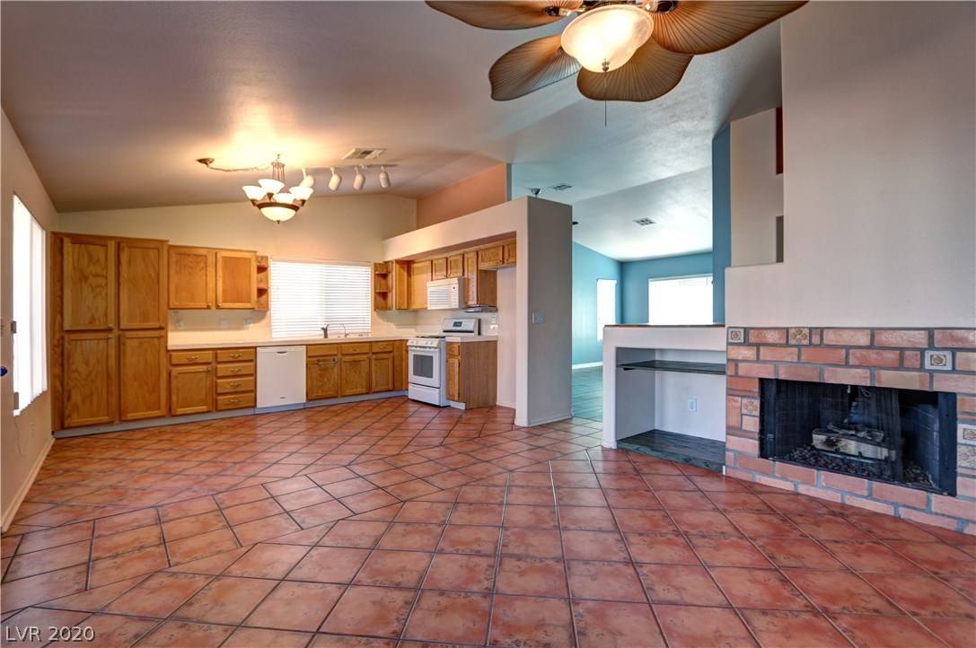 Henderson, NV 89002,736 Canyon Country Circle