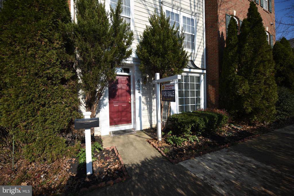 Gaithersburg, MD 20878,633 CHESTNUT HILL MEWS