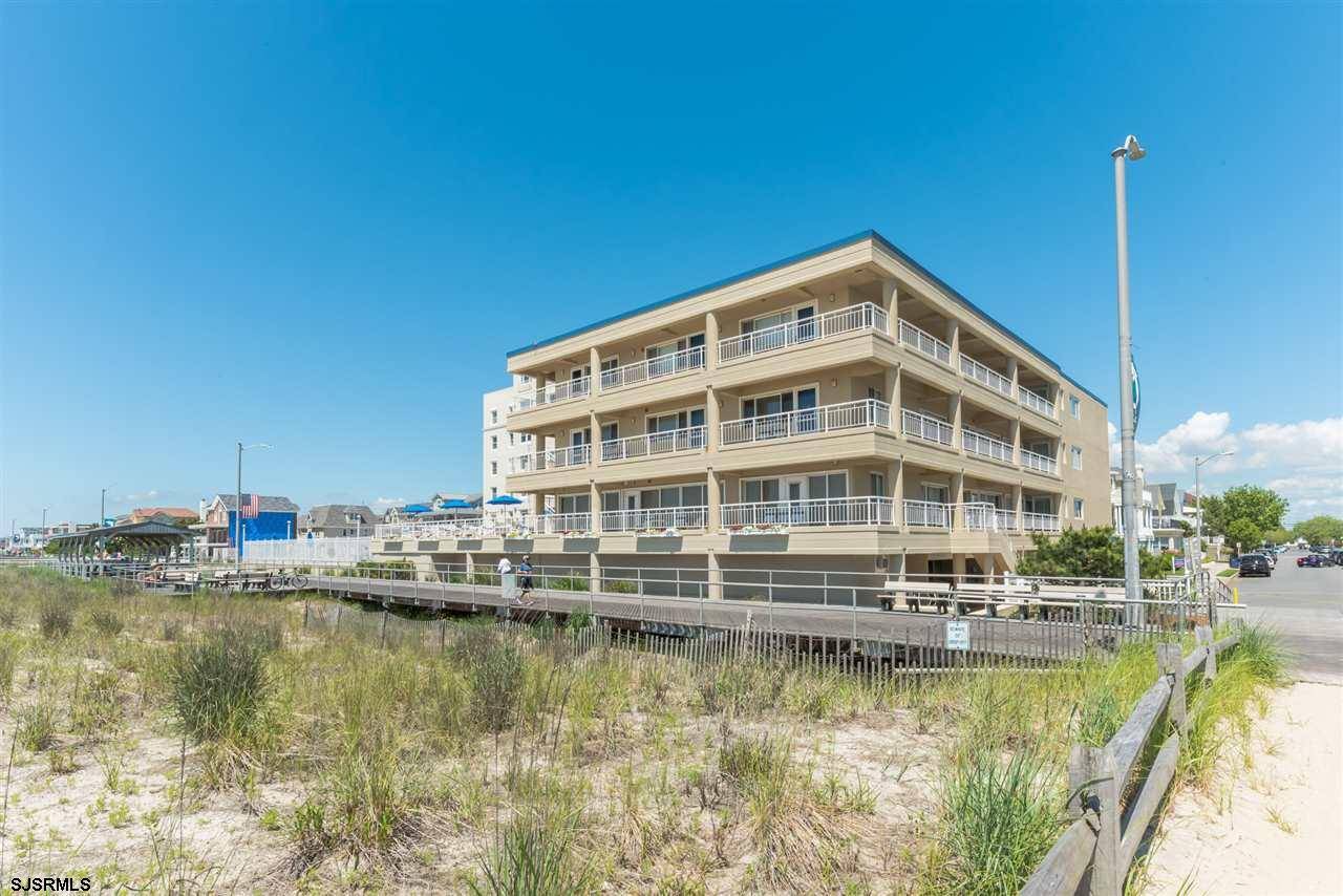 Ventnor, NJ 08406,6100 Boardwalk #210