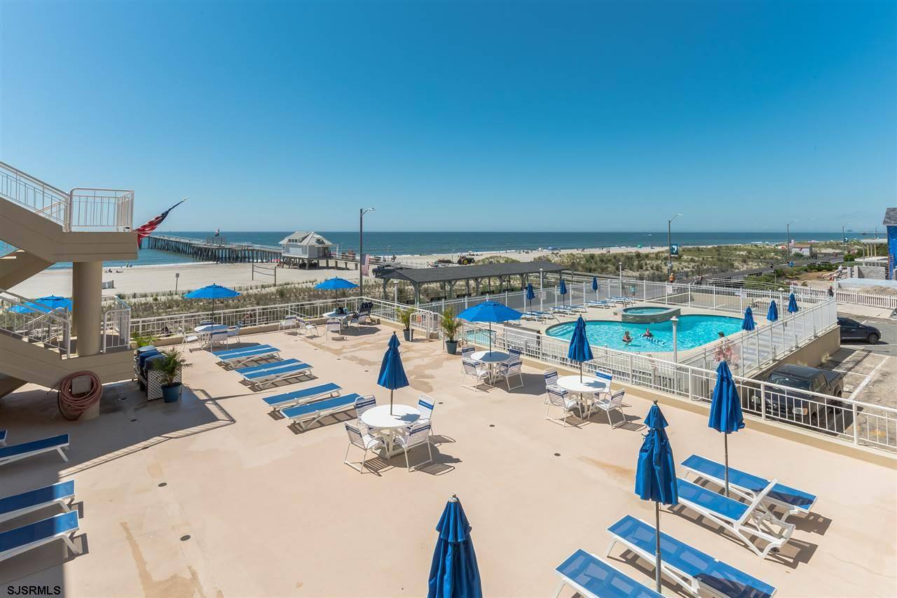 Ventnor, NJ 08406,6100 Boardwalk #210