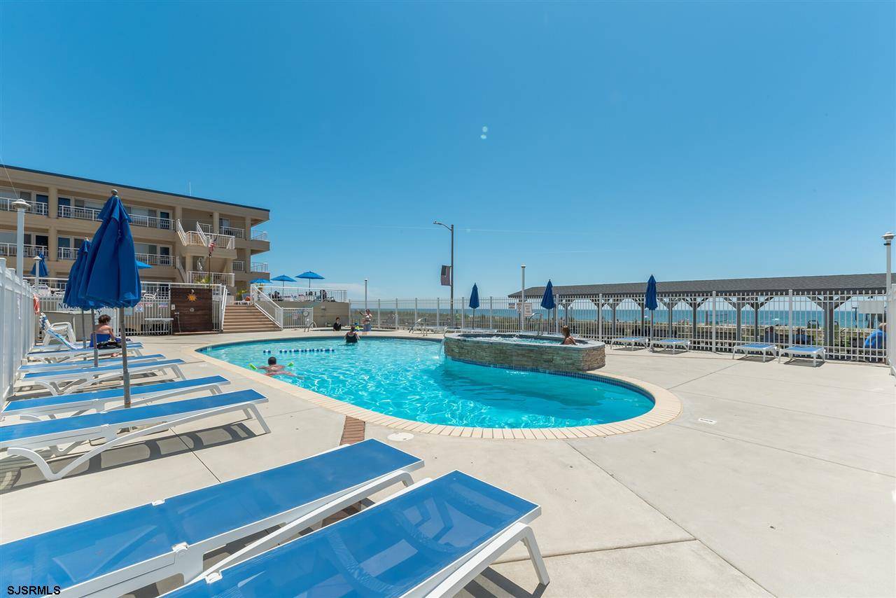 Ventnor, NJ 08406,6100 Boardwalk #210