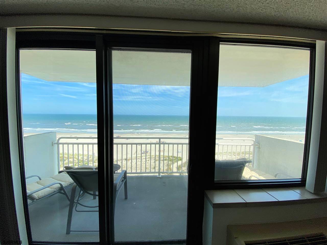 Ventnor, NJ 08406,5200 Boardwalk #8B