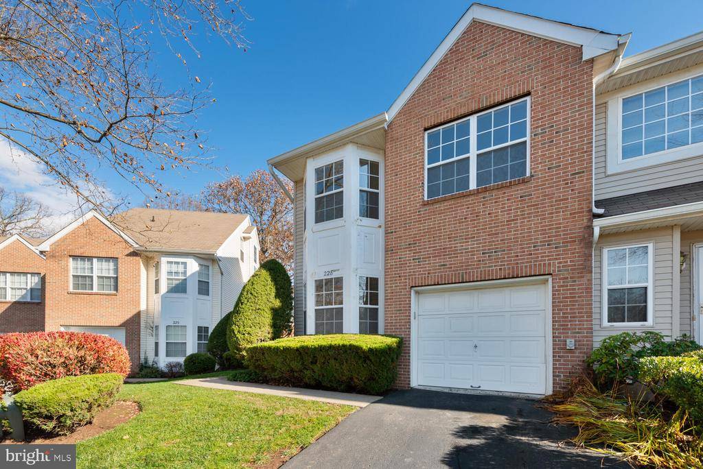 Piscataway, NJ 08854,228 HIDDEN WOODS CT