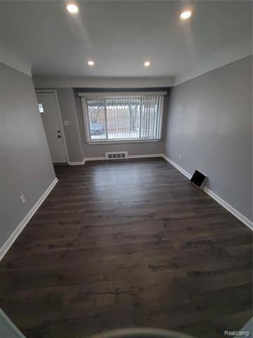 St. Clair Shores, MI 48081,27416 LARCHMONT ST