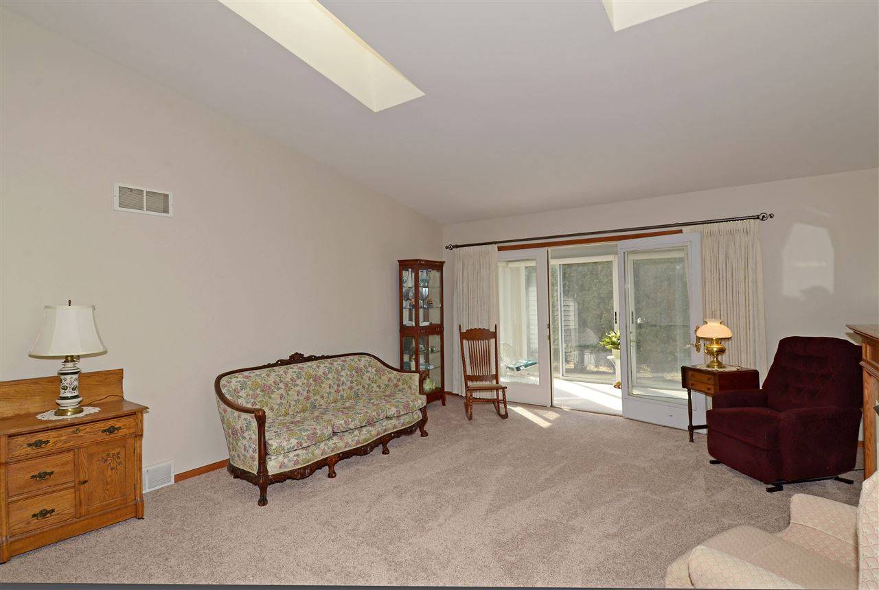 Stoughton, WI 53589,733 KENSINGTON SQUARE
