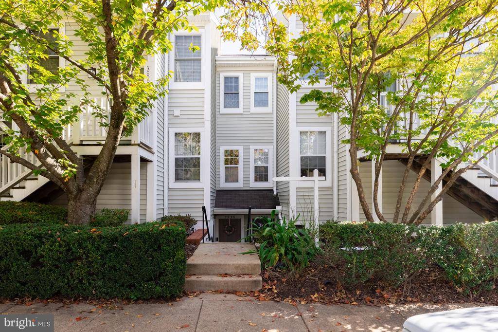 Falls Church, VA 22042,2990 YARLING CT