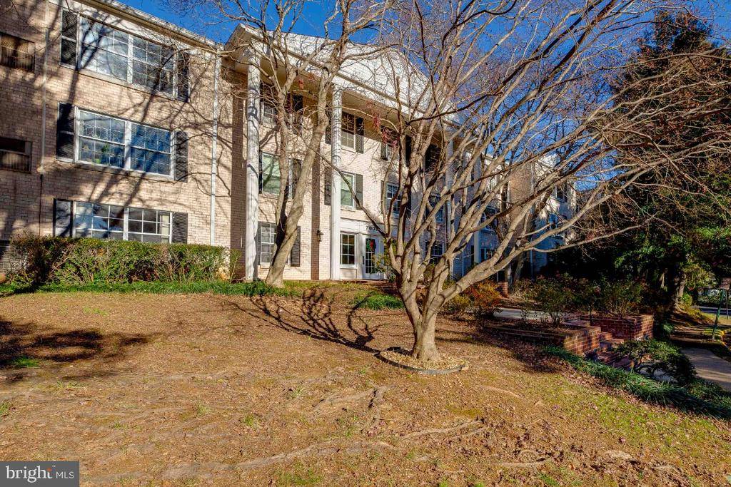 Mclean, VA 22102,7600 TREMAYNE PL #304