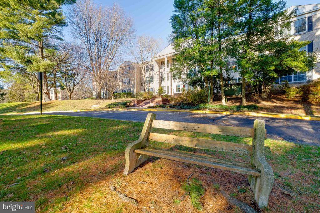 Mclean, VA 22102,7600 TREMAYNE PL #304