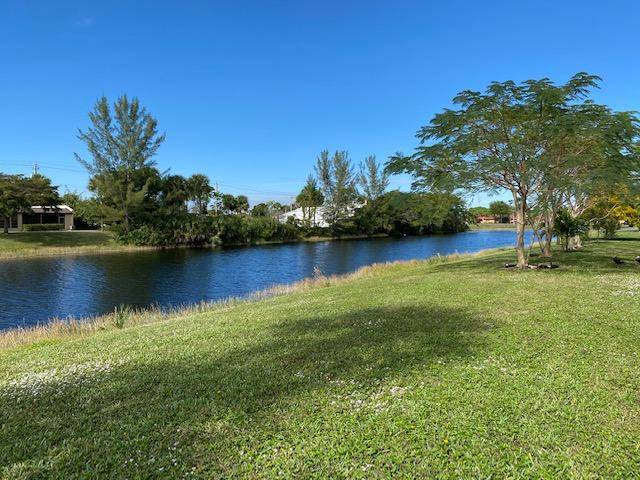 West Palm Beach, FL 33411,199 Lake Meryl DR