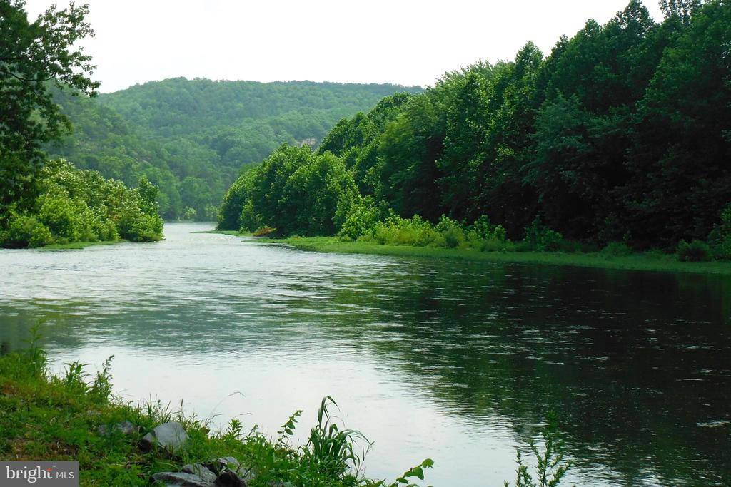 Fort Ashby, WV 26719,BLUFFS LOOKOUT