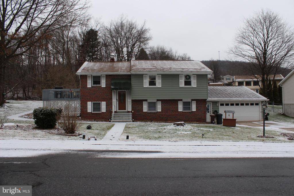 Pottsville, PA 17901,214 DEERFIELD DR