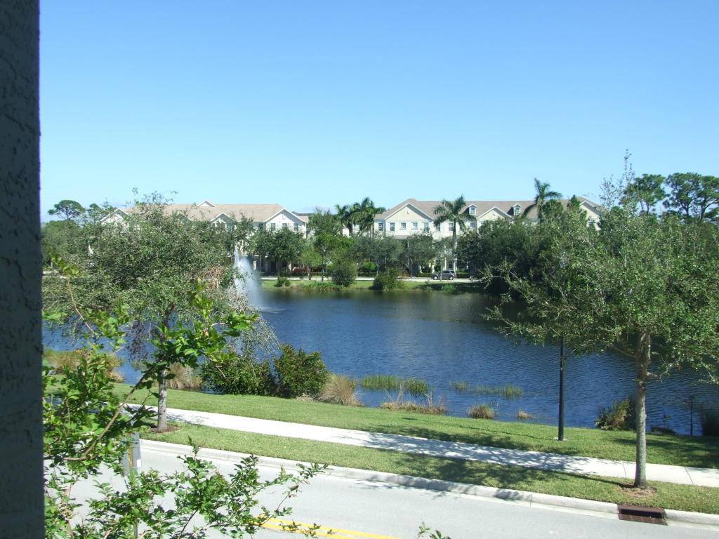 Jupiter, FL 33458,356 W Thatch Palm CIR 107