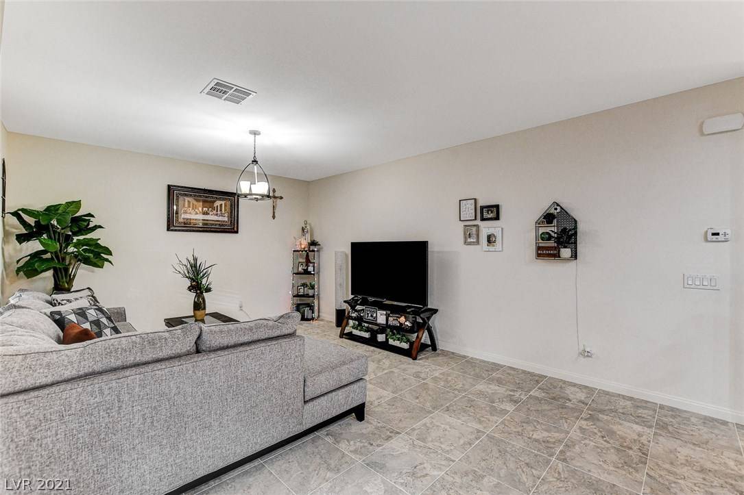 Las Vegas, NV 89148,6639 Ivory Dove Court