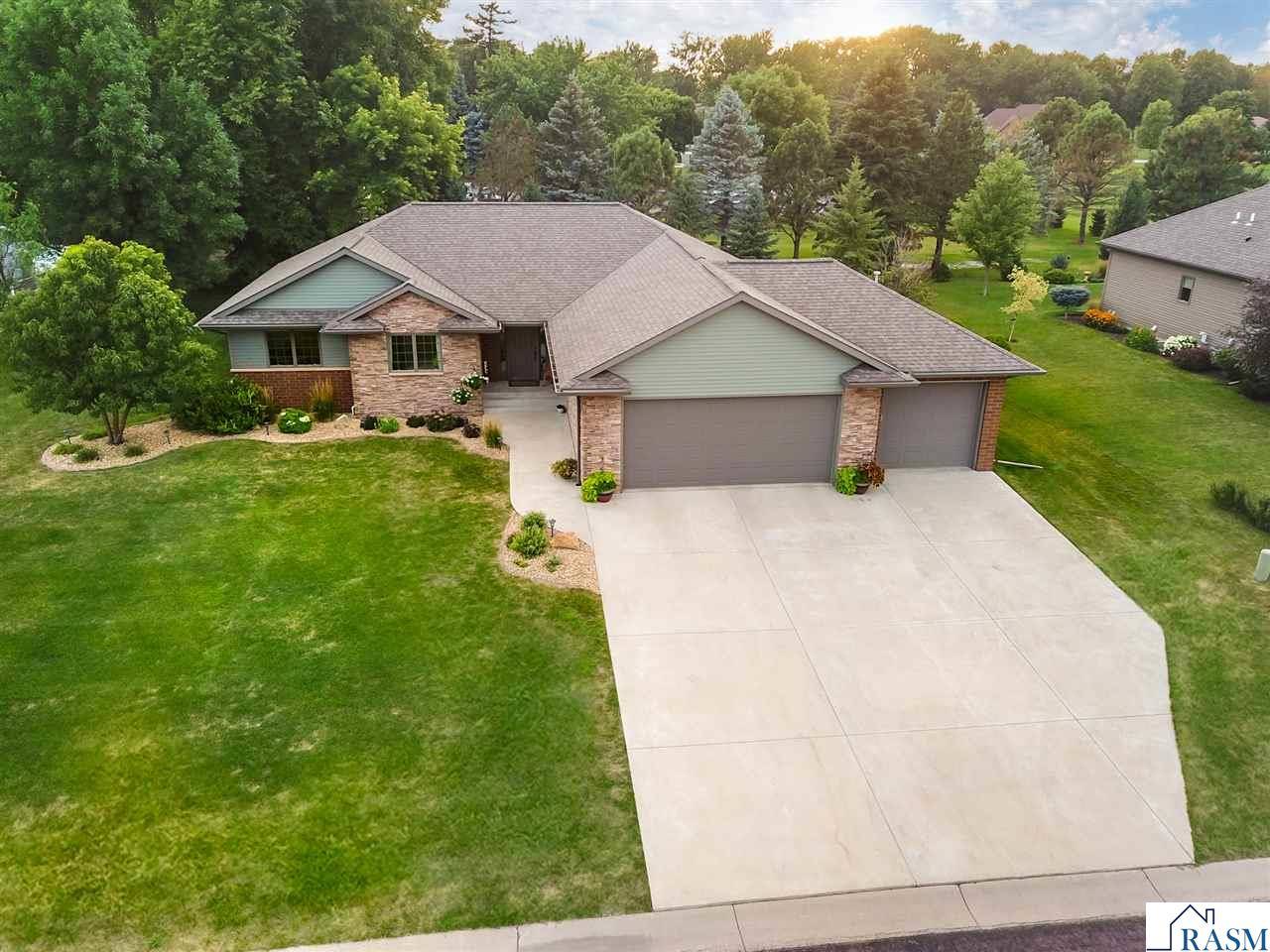 Mankato, MN 56001,128 Grovebrook Drive