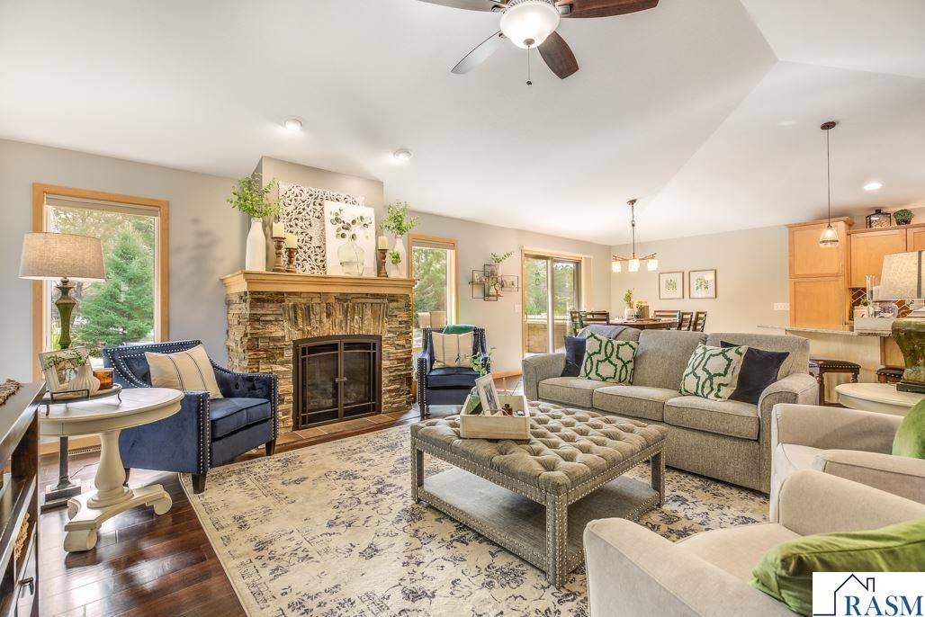 Mankato, MN 56001,128 Grovebrook Drive