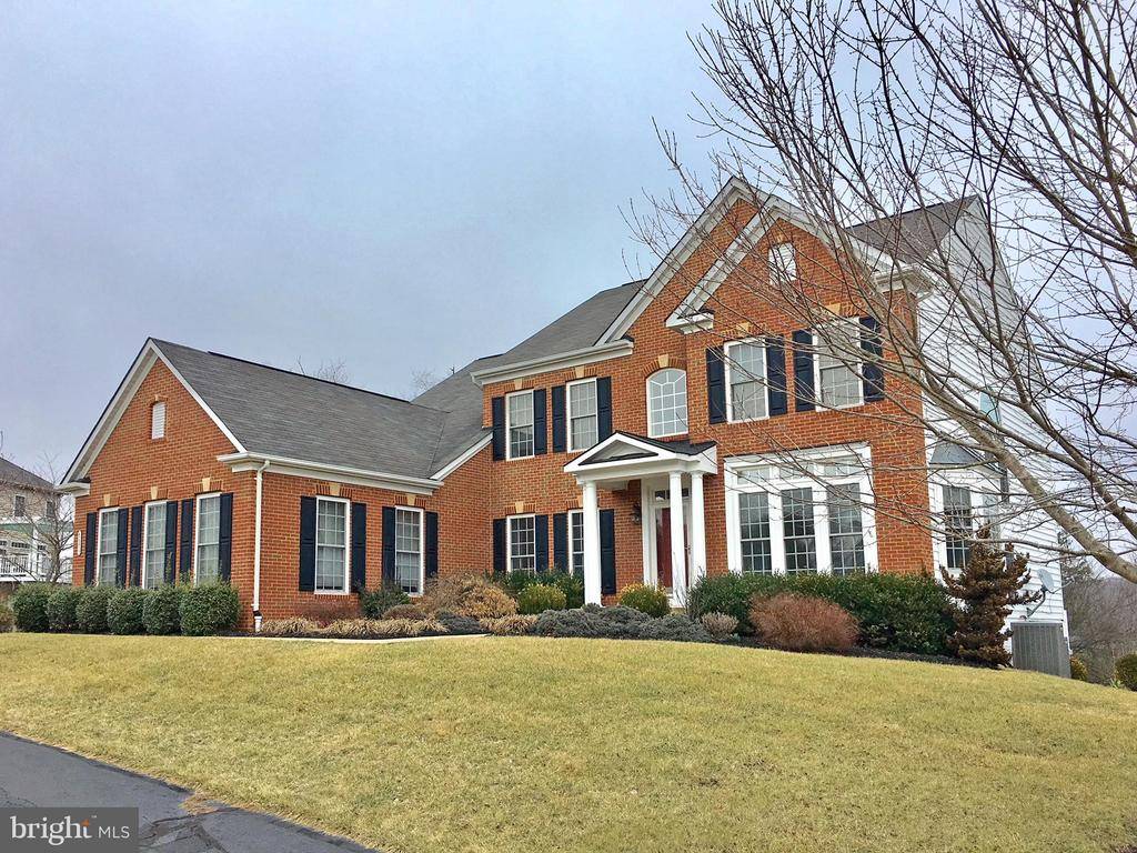 Warrenton, VA 20187,7573 COOPERS HAWK DR