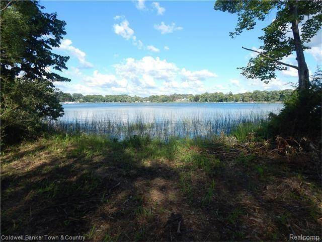 Hartland Twp, MI 48114,2 lots E SHADY CREST (both waterfront)