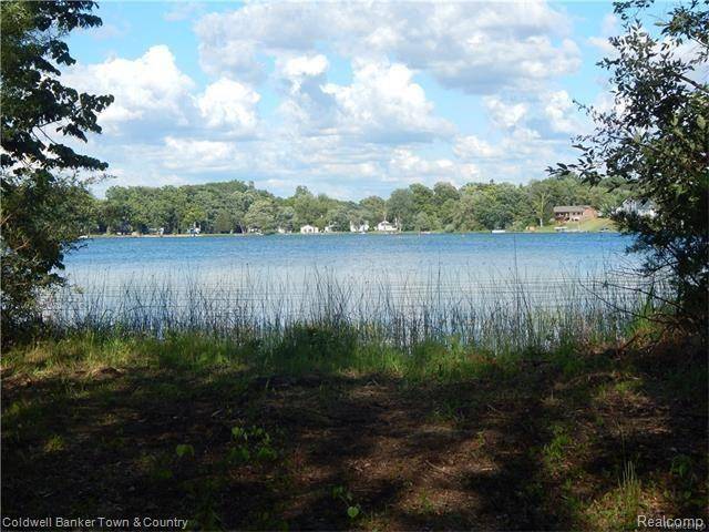 Hartland Twp, MI 48114,2 lots E SHADY CREST (both waterfront)