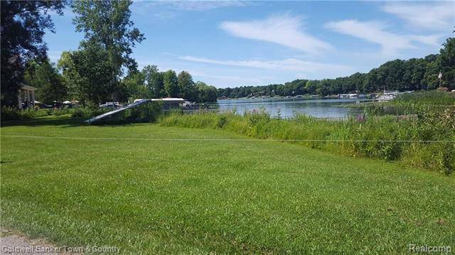 Hartland Twp, MI 48114,2 lots W SHADY CREST (both waterfront)