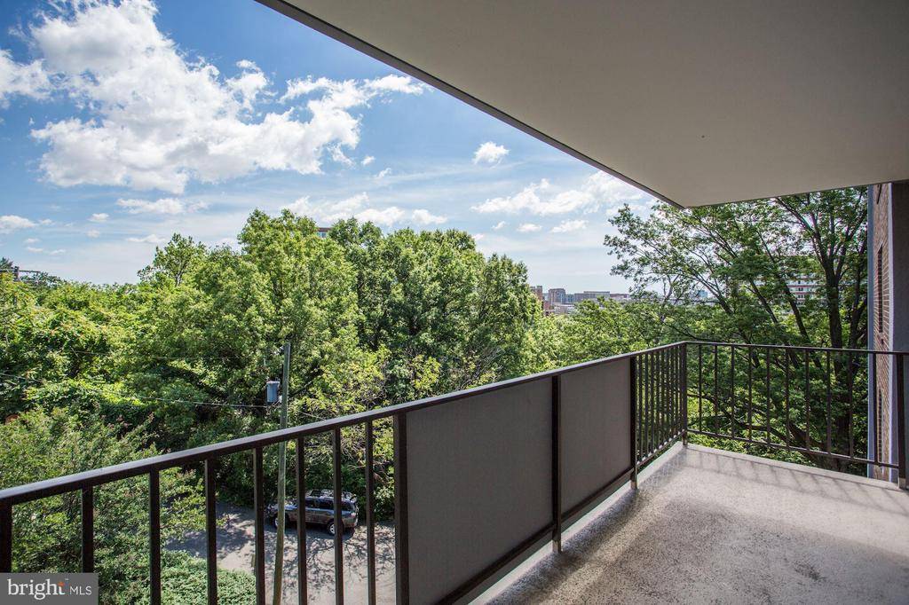 Arlington, VA 22202,1515 S ARLINGTON RIDGE RD #305