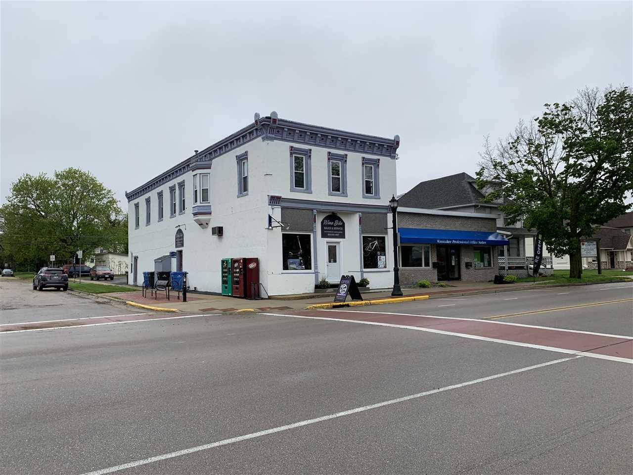 Waunakee, WI 53597,200 W Main St