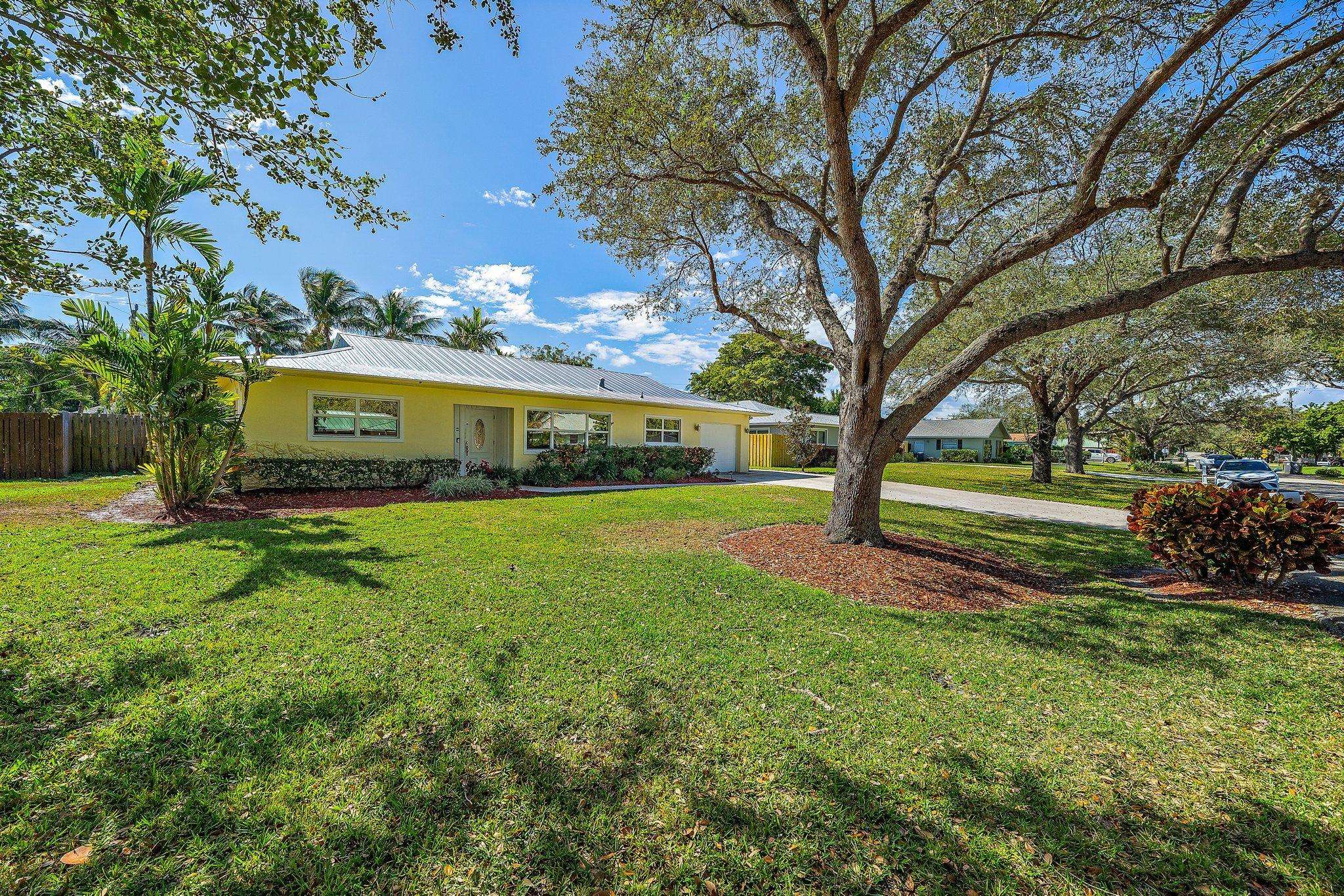 Palm Beach Gardens, FL 33410,2430 E Hope LN