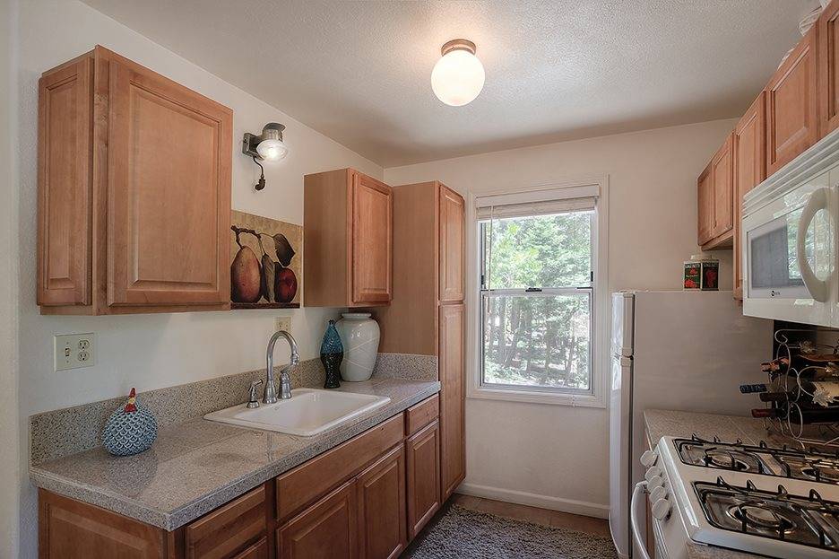 Nevada City, CA 95959,37081 Rucker Lake Road