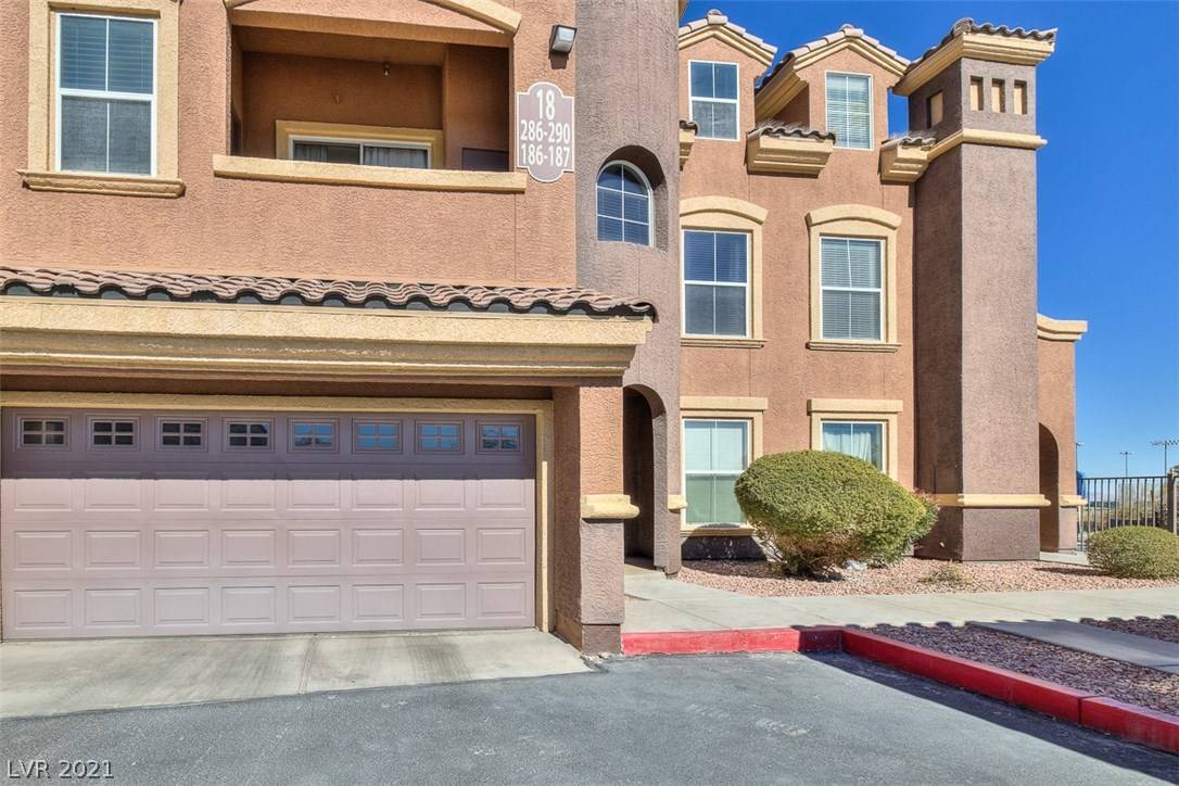 Las Vegas, NV 89129,3975 Hualapai Way #286